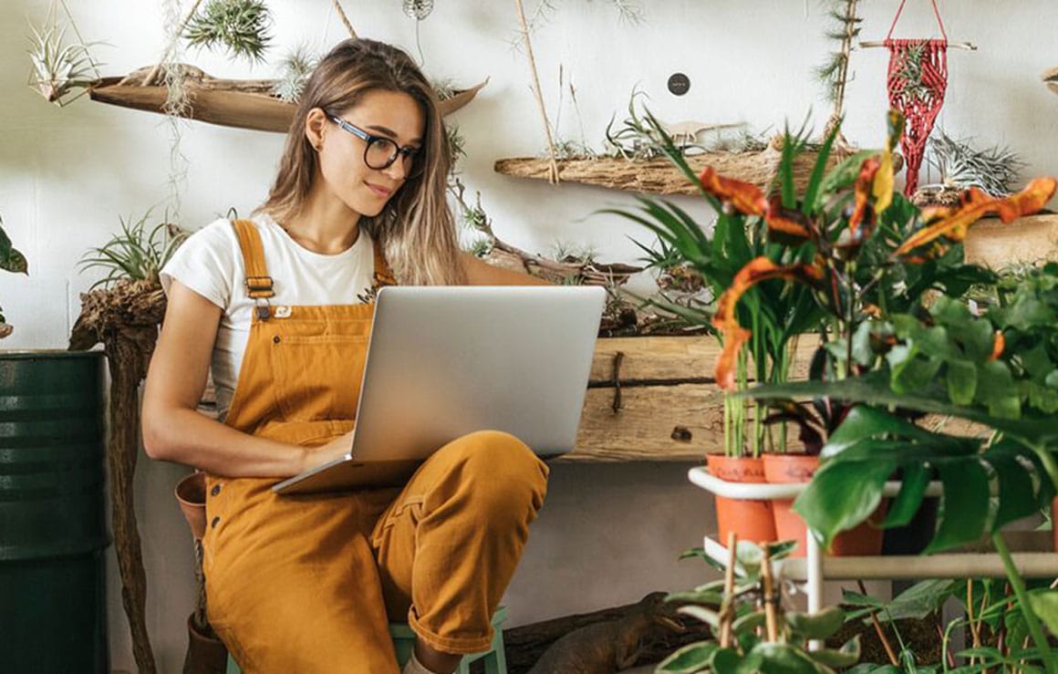 A woman  growing her online business