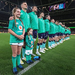 Irish team singing the anthem
